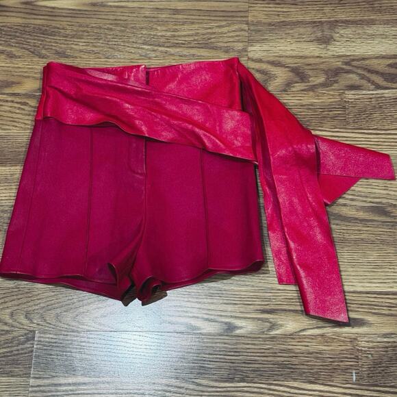 VALENTINO Garavani Red Bow-Detailed Leather Shorts size EU 38 - Picture 7 of 12